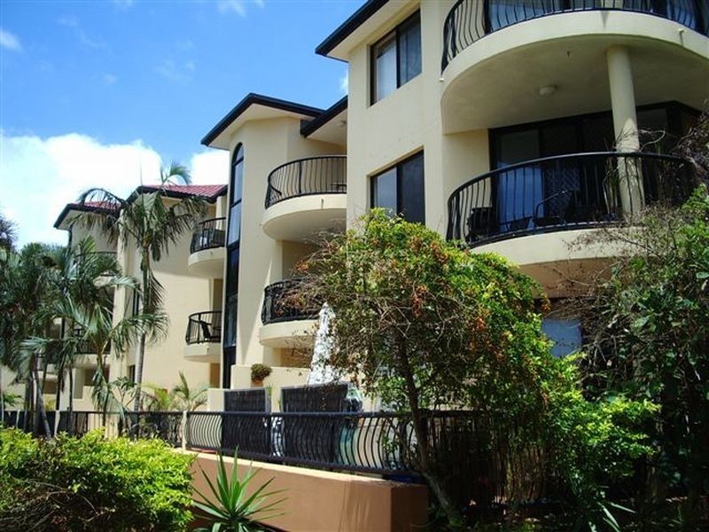 18/2 Fraser Avenue, Miami QLD 4220