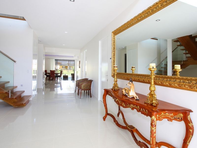 9 Lotus Key, Broadbeach Waters QLD 4218