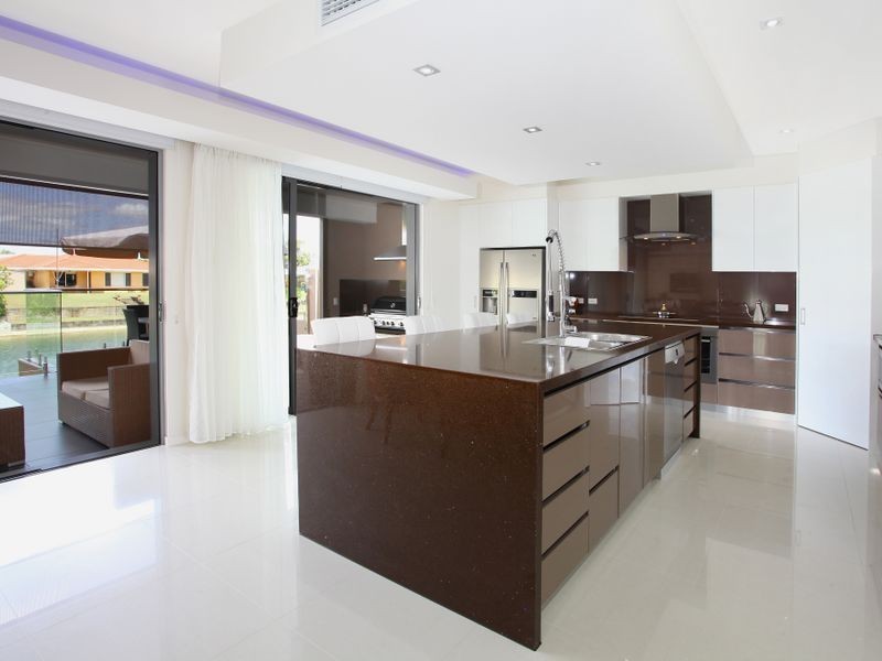 9 Lotus Key, Broadbeach Waters QLD 4218