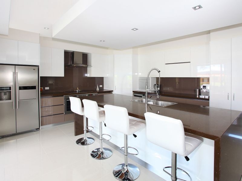 9 Lotus Key, Broadbeach Waters QLD 4218