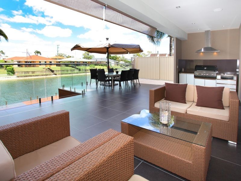 9 Lotus Key, Broadbeach Waters QLD 4218