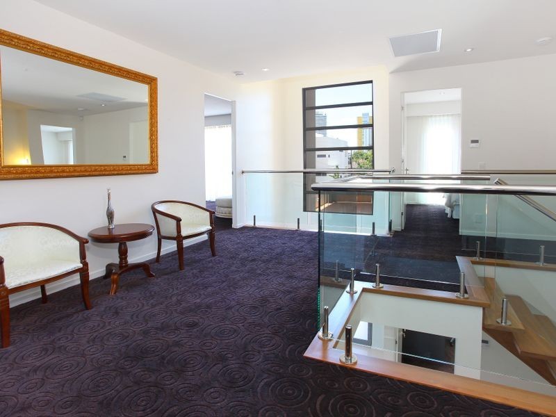 9 Lotus Key, Broadbeach Waters QLD 4218
