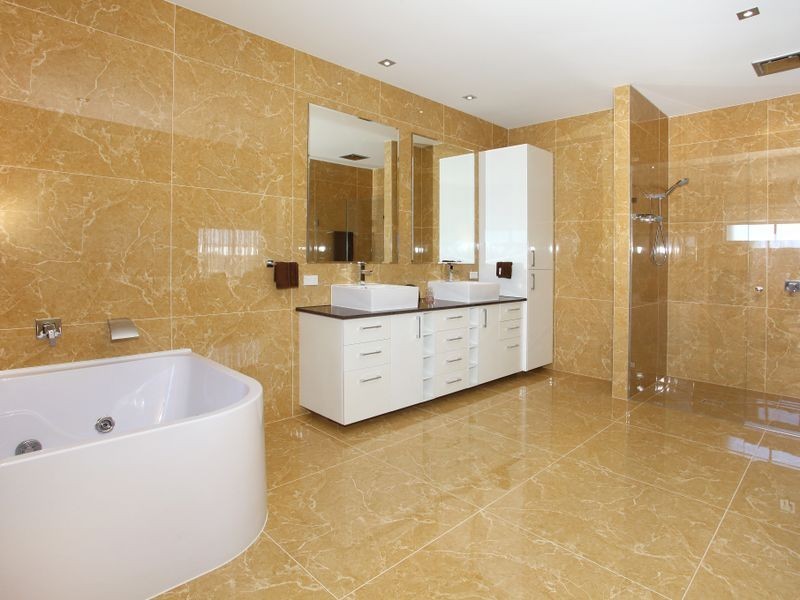 9 Lotus Key, Broadbeach Waters QLD 4218