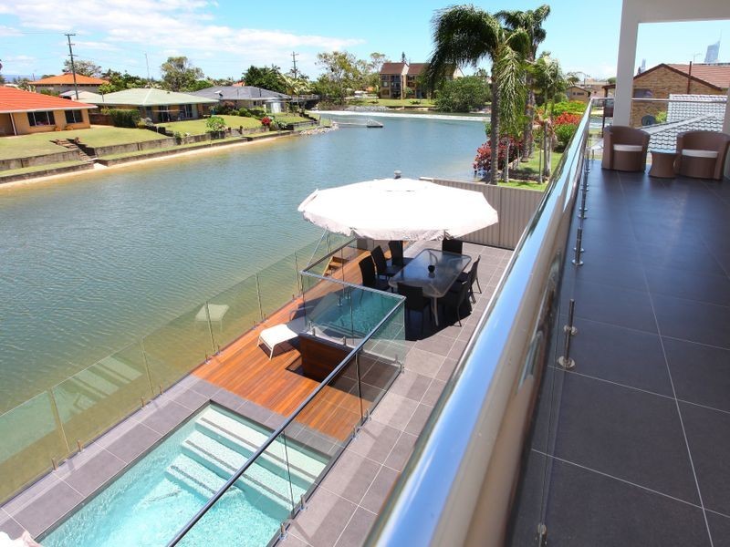 9 Lotus Key, Broadbeach Waters QLD 4218
