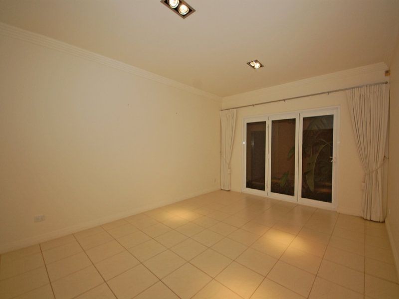 104 Edinburgh Road, Benowa QLD 4217