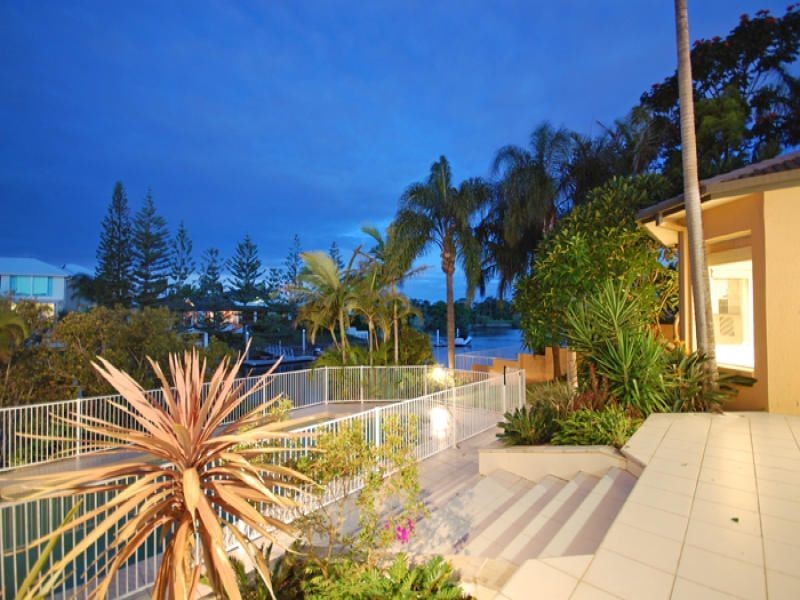 104 Edinburgh Road, Benowa QLD 4217