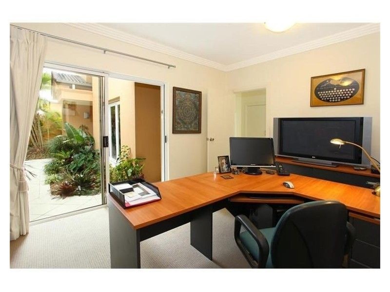 104 Edinburgh Road, Benowa QLD 4217