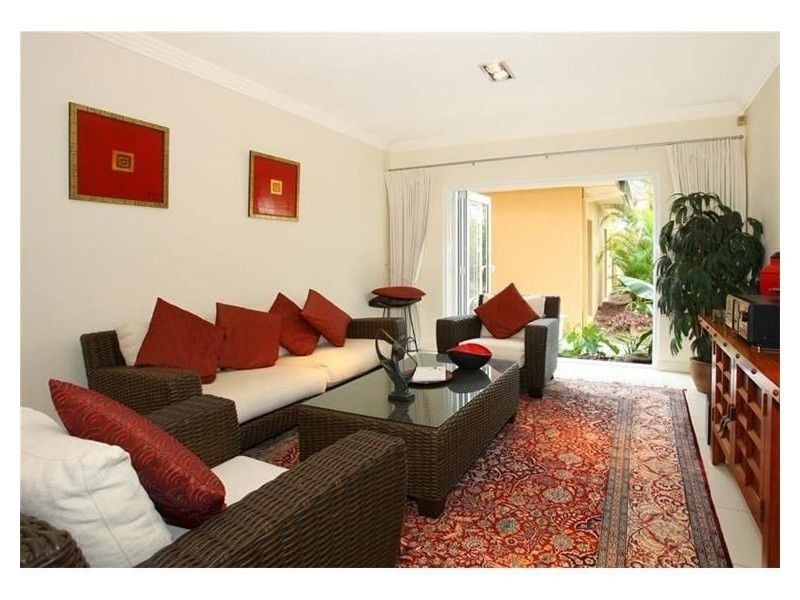 104 Edinburgh Road, Benowa QLD 4217