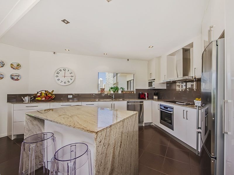 21/2 Admiralty Drive, Paradise Waters QLD 4217