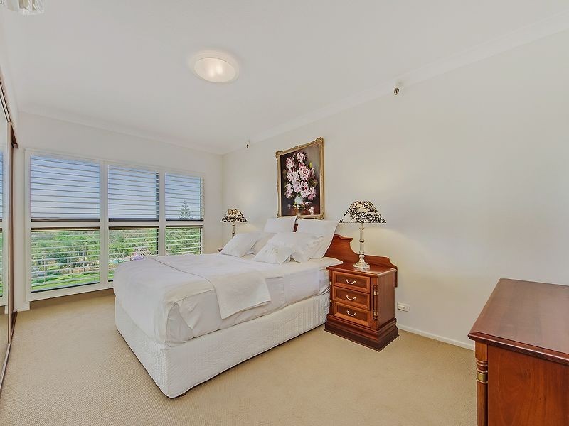 21/2 Admiralty Drive, Paradise Waters QLD 4217