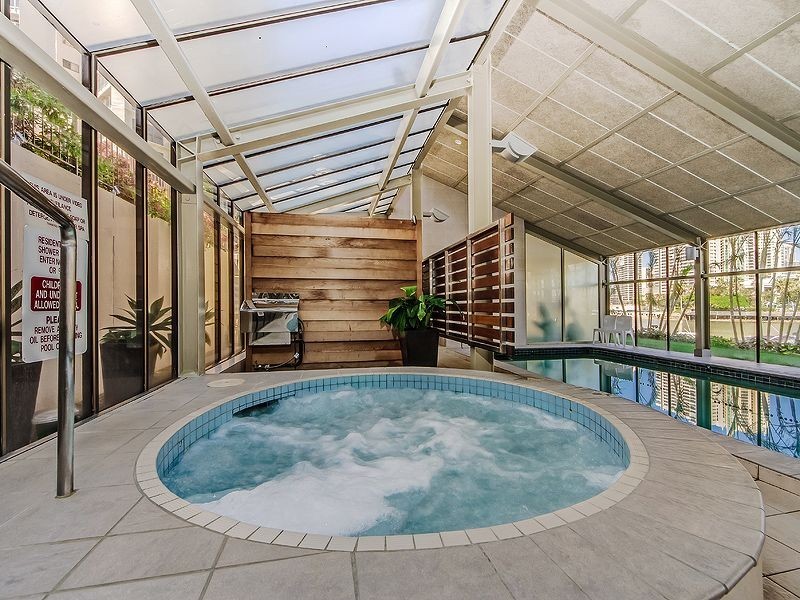 21/2 Admiralty Drive, Paradise Waters QLD 4217