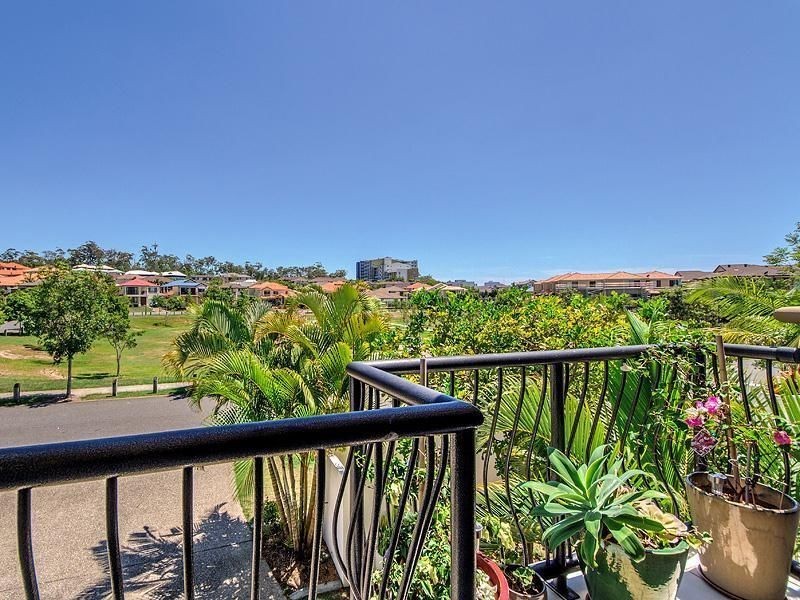 4/31 North Shore Avenue, Varsity Lakes QLD 4227