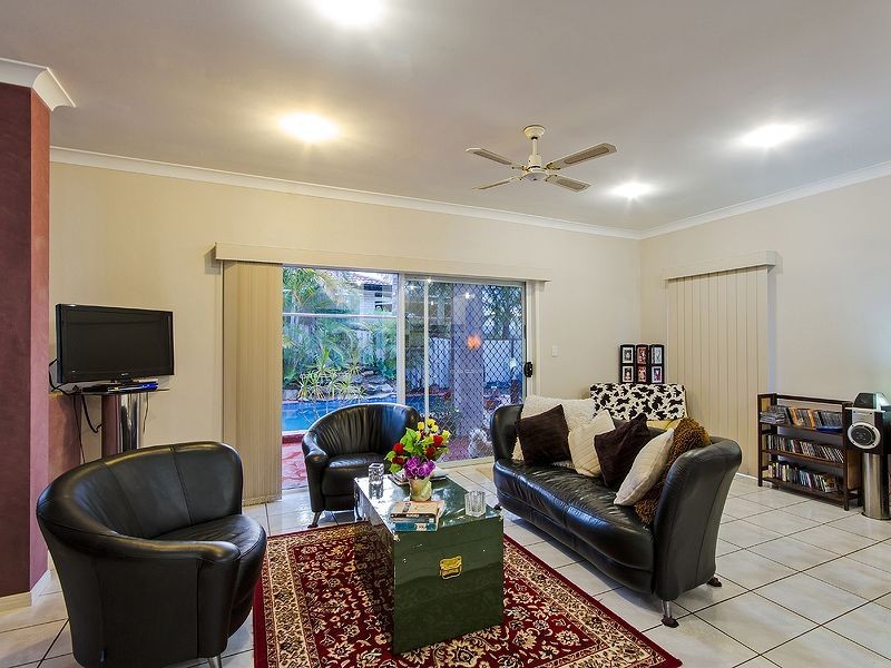 25 Gainsborough Drive, Varsity Lakes QLD 4227