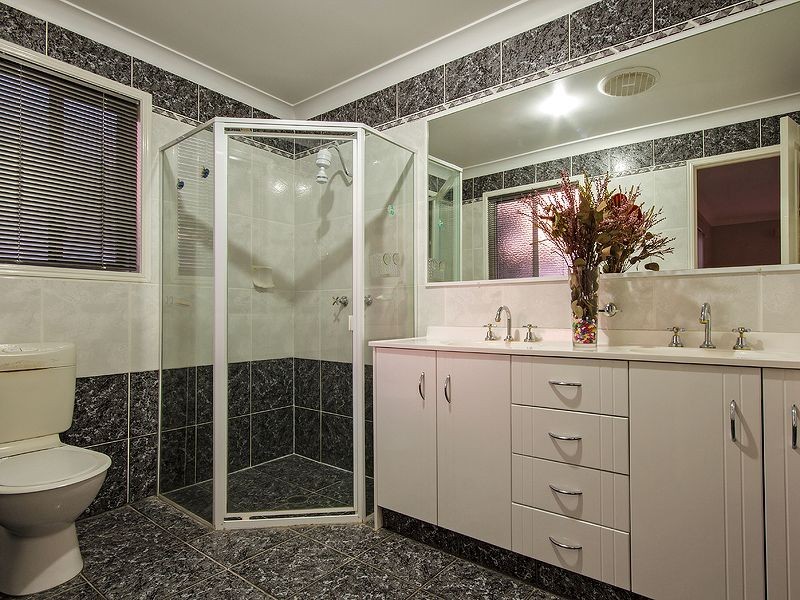 25 Gainsborough Drive, Varsity Lakes QLD 4227