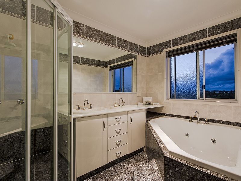 25 Gainsborough Drive, Varsity Lakes QLD 4227