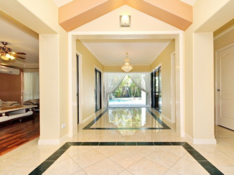 16 Applegum Court, Robina QLD 4226