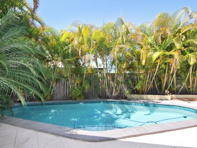 16 Applegum Court, Robina QLD 4226