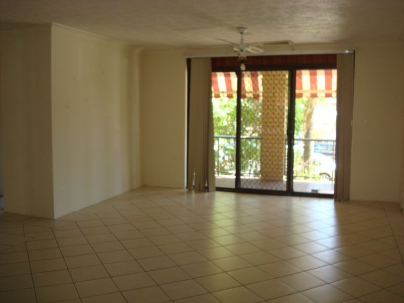 2/3 Jubilee Avenue, Broadbeach QLD 4218