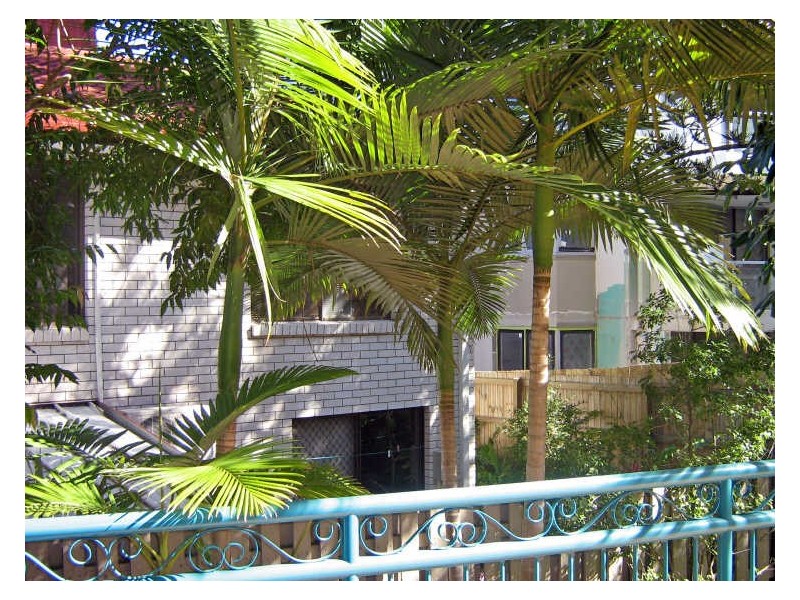 2/112 Surf Parade, Broadbeach QLD 4218