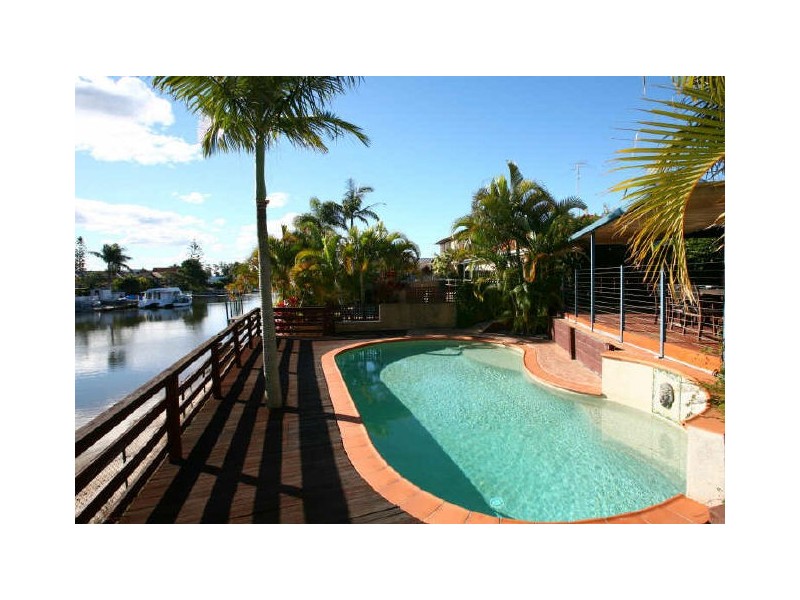 6 Cedar Place, Broadbeach Waters QLD 4218