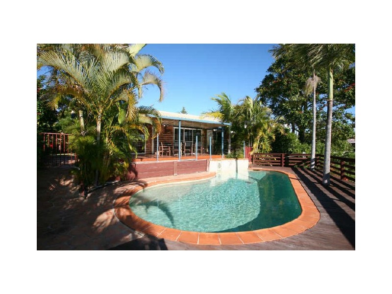 6 Cedar Place, Broadbeach Waters QLD 4218