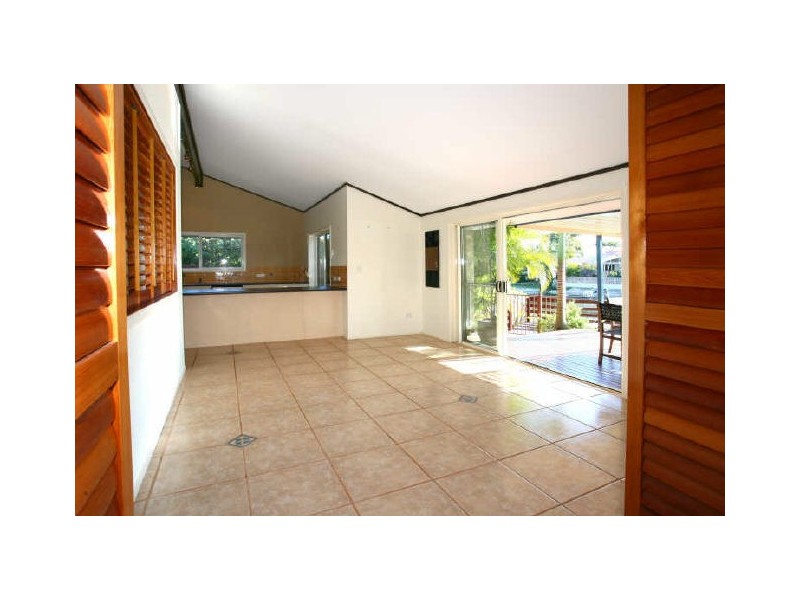 6 Cedar Place, Broadbeach Waters QLD 4218