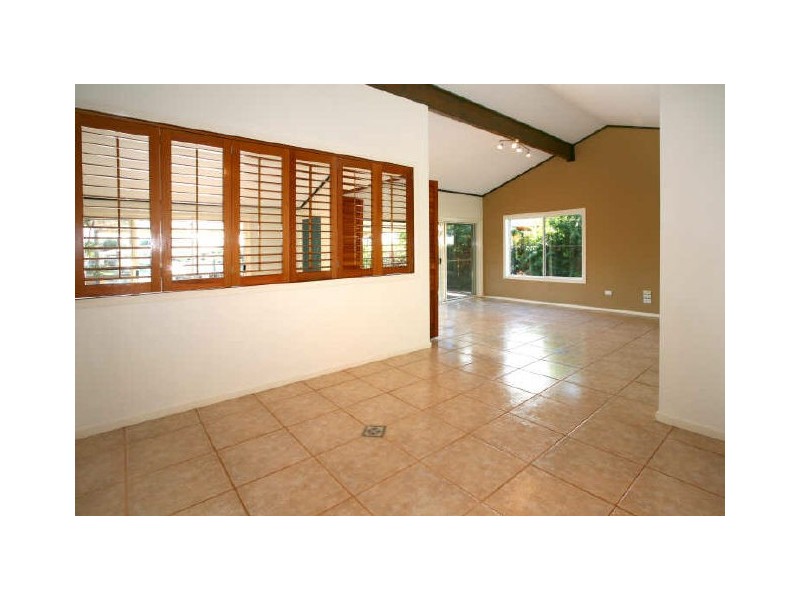 6 Cedar Place, Broadbeach Waters QLD 4218