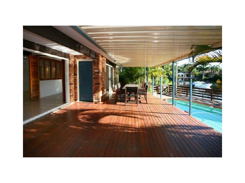 6 Cedar Place, Broadbeach Waters QLD 4218
