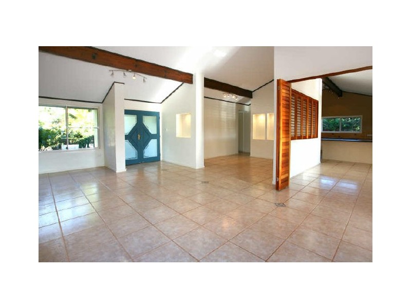 6 Cedar Place, Broadbeach Waters QLD 4218