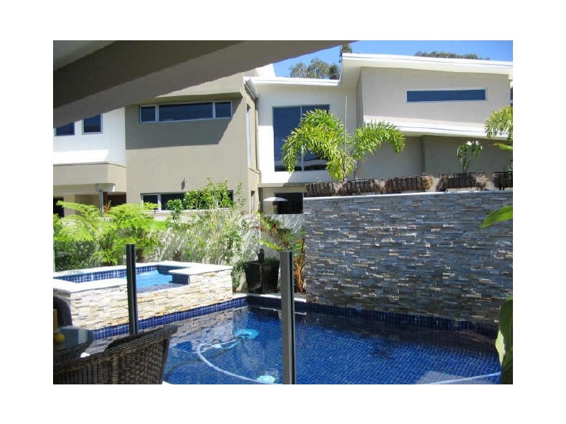 5020A Riverwood Grove, Benowa QLD 4217
