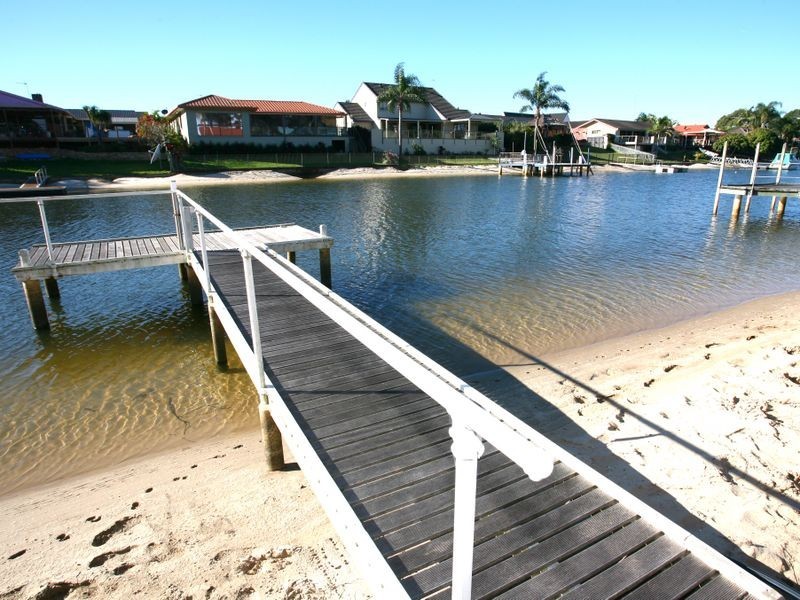 25 Goolagong Court, Broadbeach Waters QLD 4218