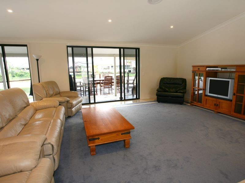 25 Goolagong Court, Broadbeach Waters QLD 4218