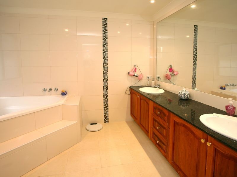 25 Goolagong Court, Broadbeach Waters QLD 4218