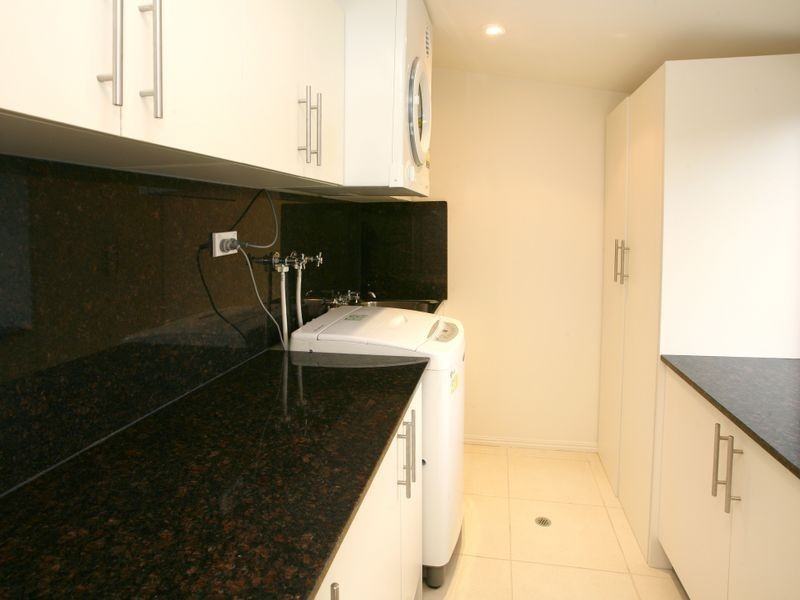 25 Goolagong Court, Broadbeach Waters QLD 4218