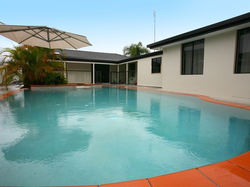 25 Goolagong Court, Broadbeach Waters QLD 4218