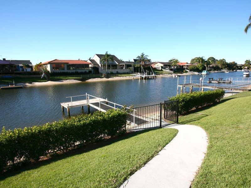 25 Goolagong Court, Broadbeach Waters QLD 4218