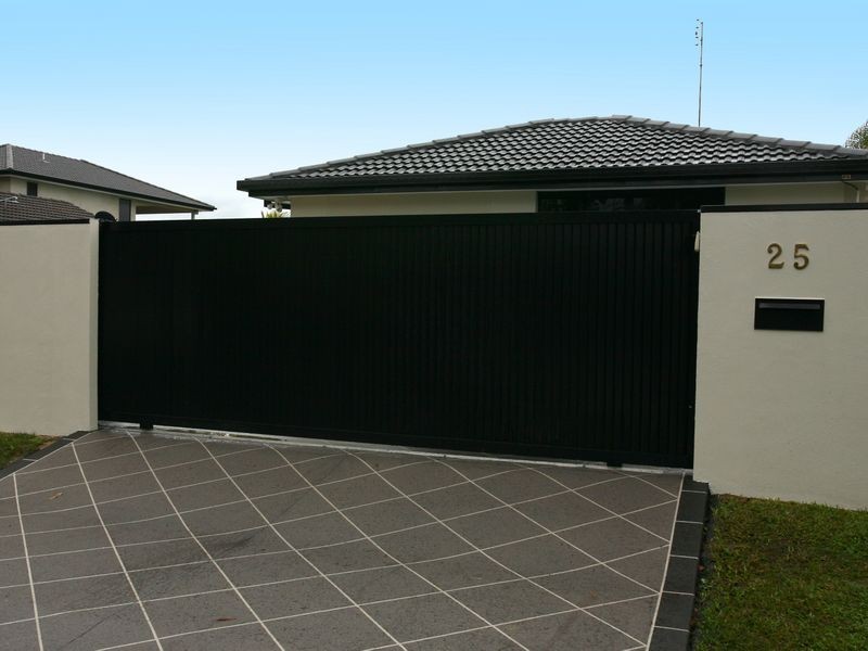 25 Goolagong Court, Broadbeach Waters QLD 4218