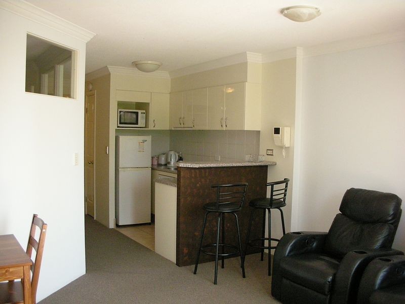 205/9 Beach Parade, Broadbeach QLD 4218