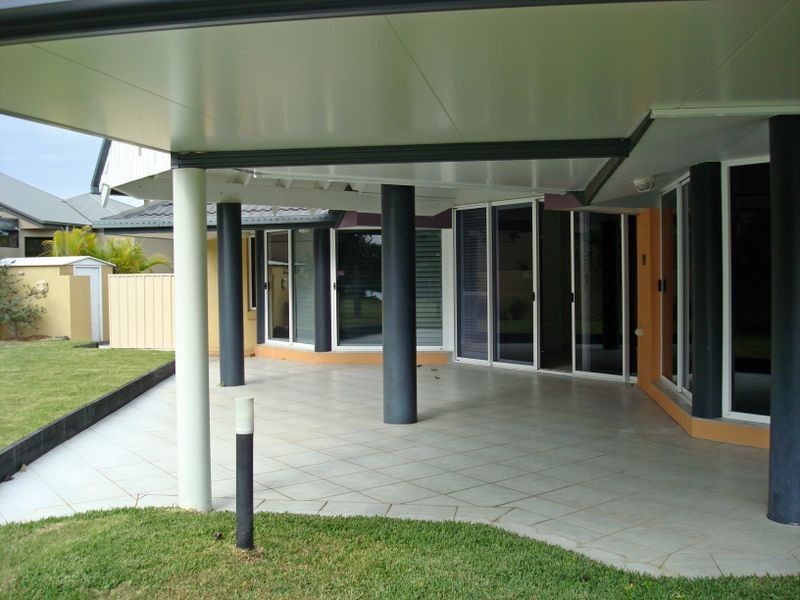 Clear Island Waters QLD 4226