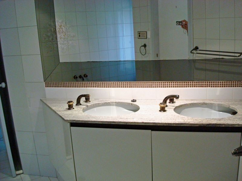 Clear Island Waters QLD 4226