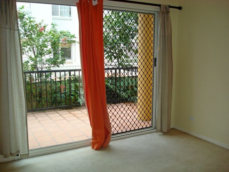 2/37 Sunbrite, Mermaid Beach QLD 4218