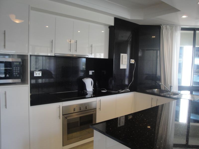 081/15 Victoria Avenue (Victoria Square), Broadbeach QLD 4218