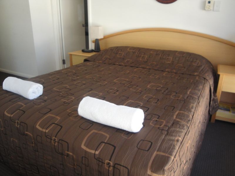 081/15 Victoria Avenue (Victoria Square), Broadbeach QLD 4218