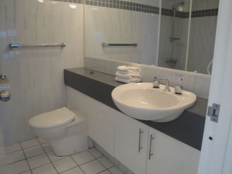 081/15 Victoria Avenue (Victoria Square), Broadbeach QLD 4218