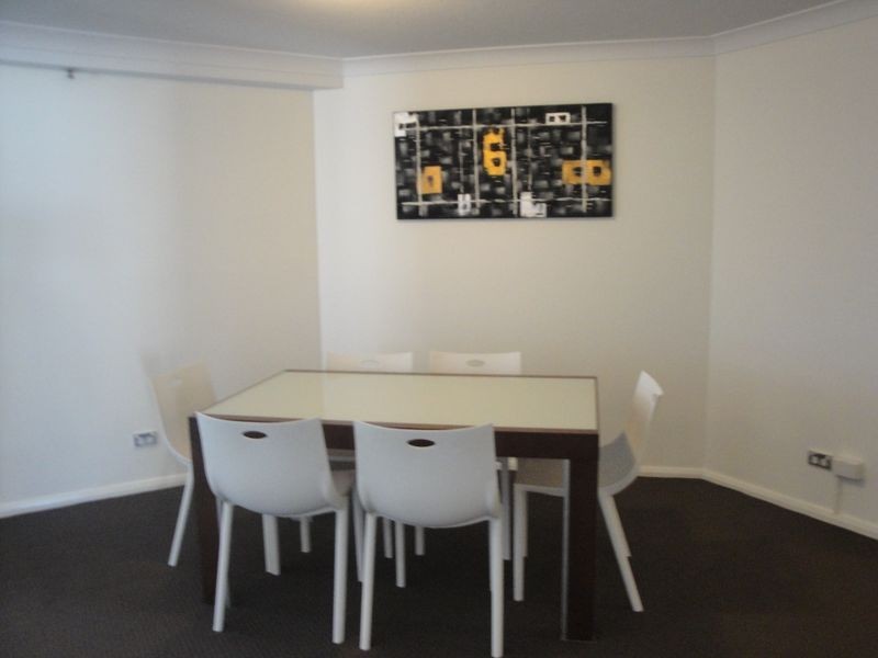 081/15 Victoria Avenue (Victoria Square), Broadbeach QLD 4218