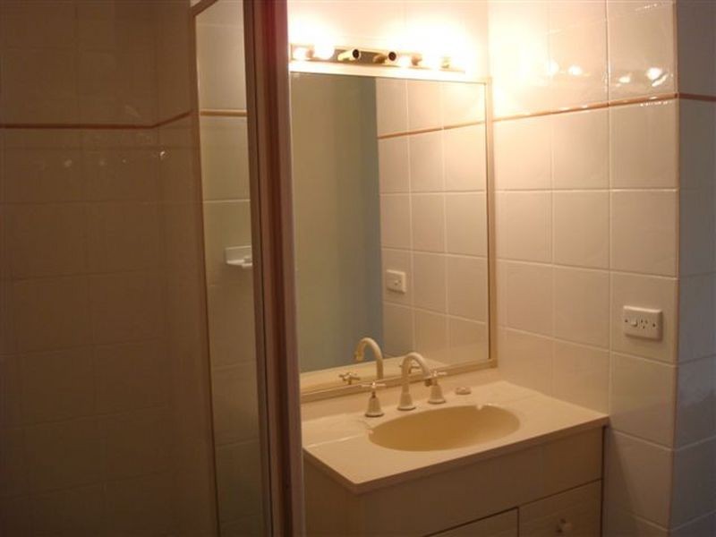 Clear Island Waters QLD 4226