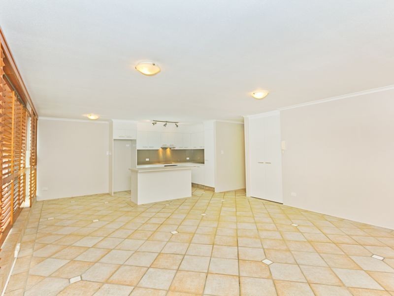4/111 Rio Vista Blvd, Broadbeach Waters QLD 4218