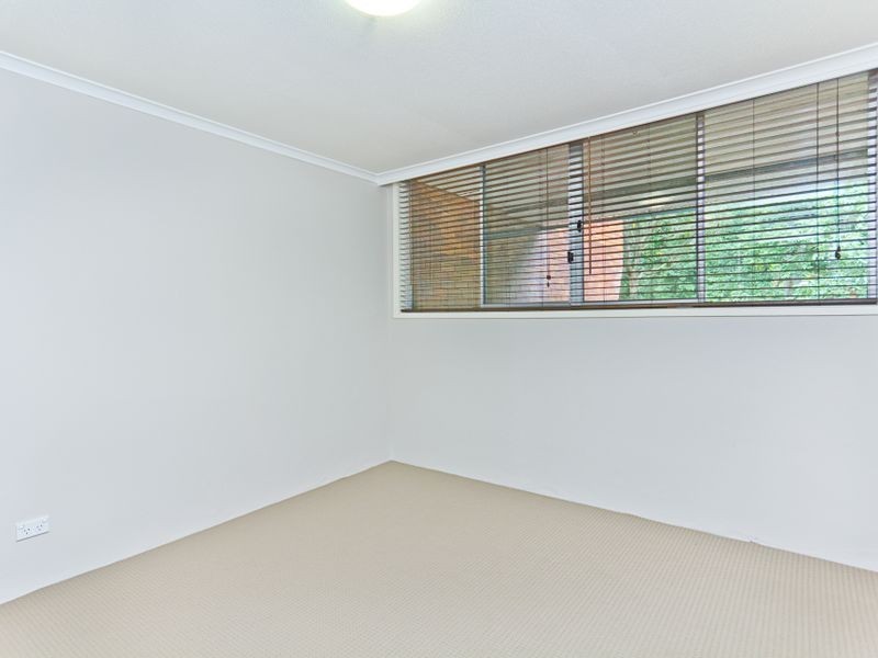 4/111 Rio Vista Blvd, Broadbeach Waters QLD 4218