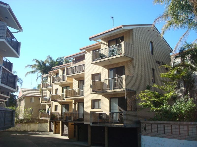 3/43 Britannia Avenue, Broadbeach QLD 4218