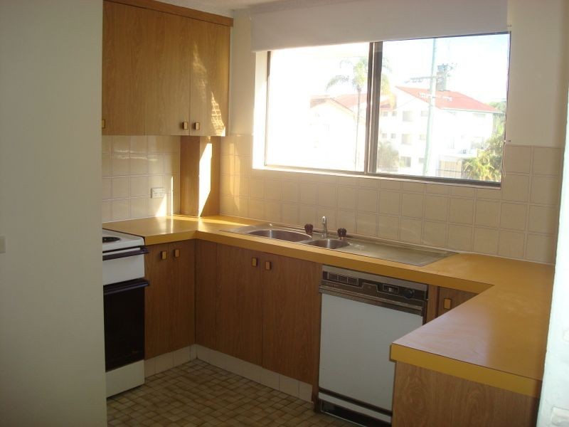 3/43 Britannia Avenue, Broadbeach QLD 4218